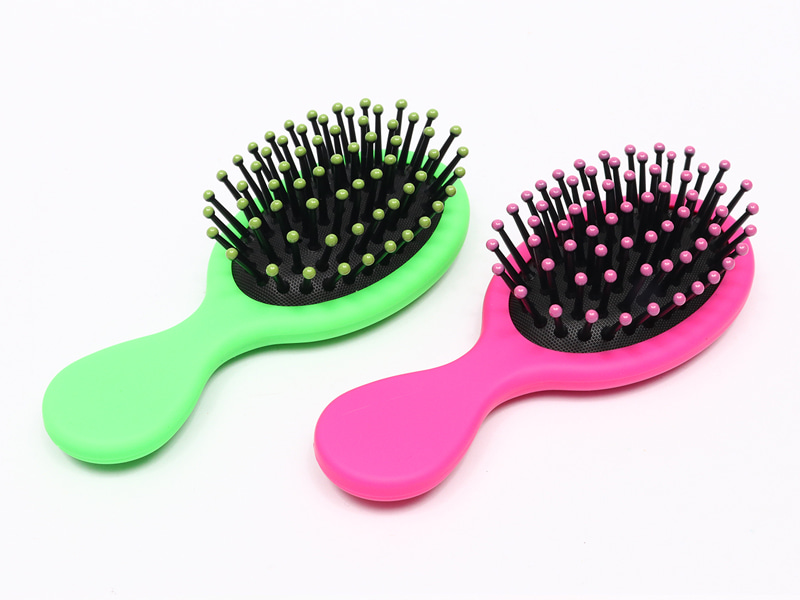 Mini parrucca per bambini. Piccola spazzola per capelli a paletta curva in legno