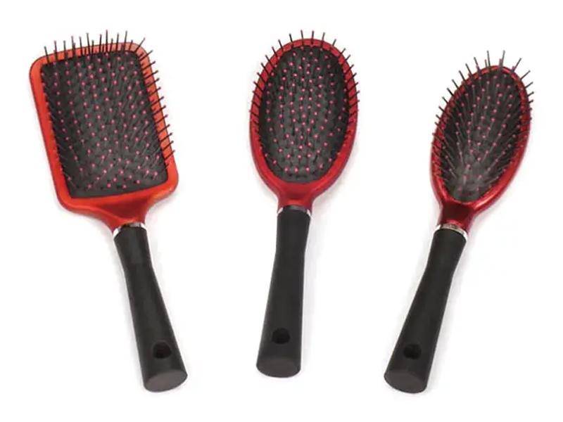 Spazzola per capelli in plastica con rivestimento in gomma