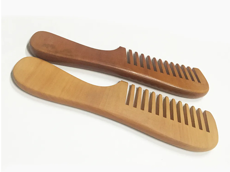 Mini pettine in bambù a denti larghi in legno
