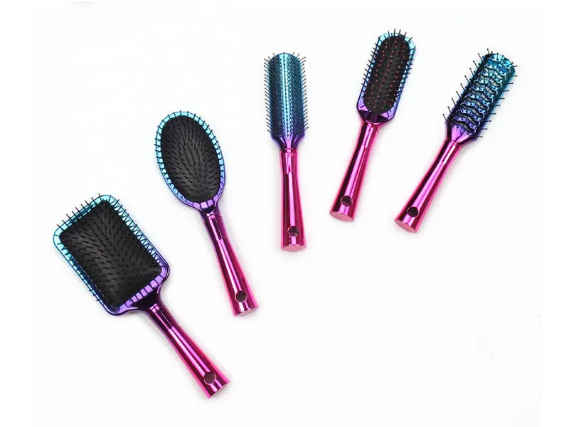 Vari set di spazzole per capelli in plastica fantasia