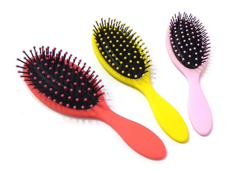 Spazzola per capelli in plastica districante con rivestimento in gomma