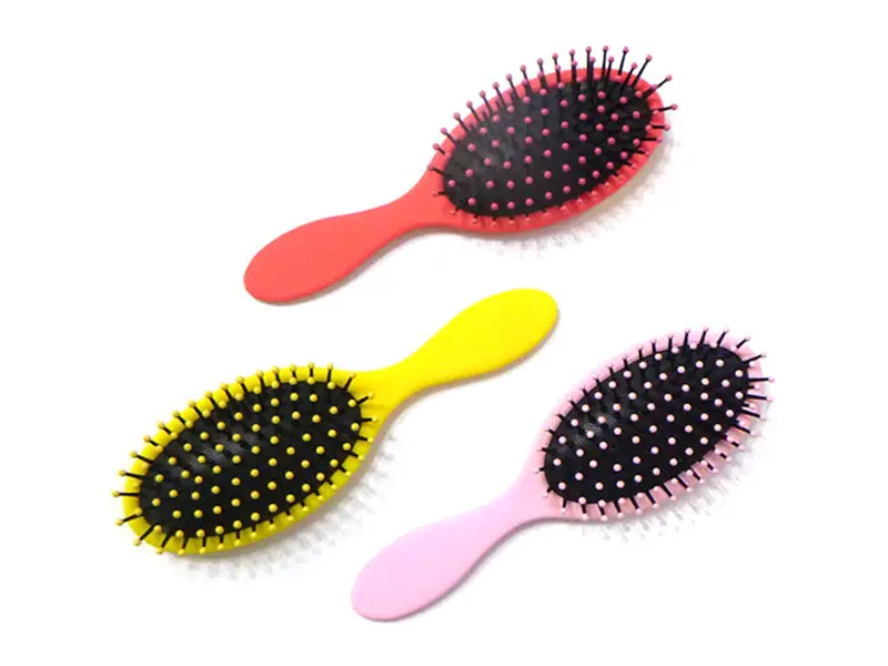 Spazzola per capelli in plastica districante con rivestimento in gomma