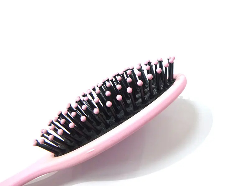 Spazzola per capelli districante bagnata