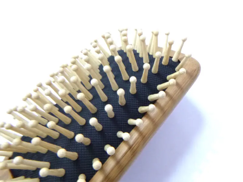 Spazzola per capelli districante in bambù
