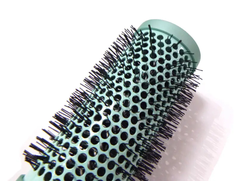 Spazzola per capelli morbida al tatto con rivestimento in gomma rotonda