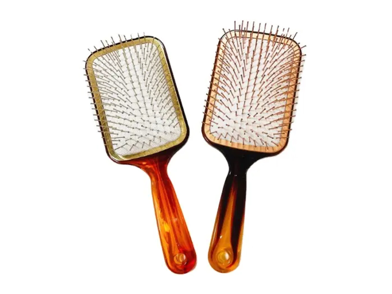 Spazzola per capelli paddle color ambra con perni in metallo