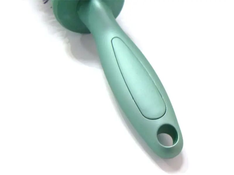 Spazzola per capelli morbida al tatto con rivestimento in gomma rotonda
