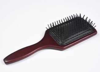 Quali sono le funzioni della spazzola per capelli in legno e bambù?